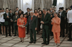 每一栋房子之间有雨接