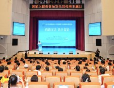 泛博市平易近家长和小伴侣们积极参取其